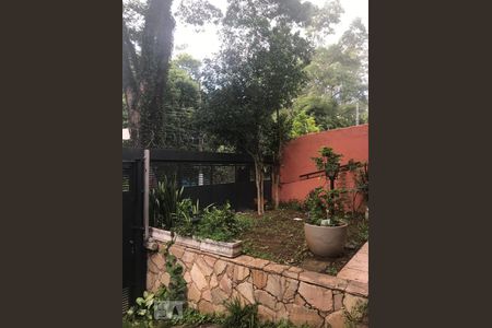 Casa à venda com 342m², 4 quartos e 4 vagas Casa à venda com 342m², 4 quartos e 4 vagasÁrea Externa