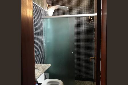 Casa à venda com 342m², 4 quartos e 4 vagas Casa à venda com 342m², 4 quartos e 4 vagasBanheiro 2