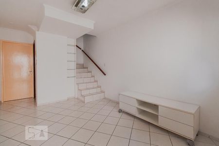 Sala de casa de condomínio para alugar com 2 quartos, 63m² em Vila Aricanduva, São Paulo