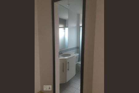 banheiro de apartamento para alugar com 1 quarto, 54m² em Vila Suzana, São Paulo
