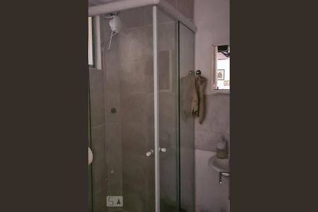 Banheiro de apartamento à venda com 2 quartos, 43m² em Vila Nova, Porto Alegre