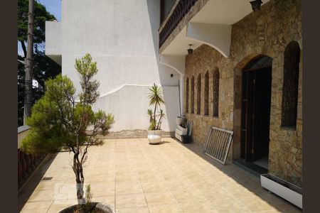 Casa à venda com 480m², 5 quartos e 2 vagas Casa à venda com 480m², 5 quartos e 2 vagasQuintal