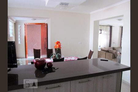 Casa à venda com 480m², 5 quartos e 2 vagas Casa à venda com 480m², 5 quartos e 2 vagasCozinha