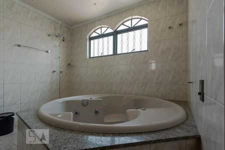 Casa à venda com 400m², 8 quartos e 4 vagasBanheiro da Suíte 2