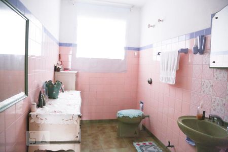 Casa à venda com 140m², 3 quartos e 2 vagas Casa à venda com 140m², 3 quartos e 2 vagasBanheiro 1