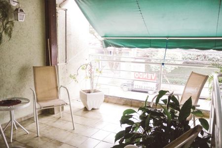 Casa à venda com 173m², 2 quartos e 1 vaga Casa à venda com 173m², 2 quartos e 1 vagaVaranda