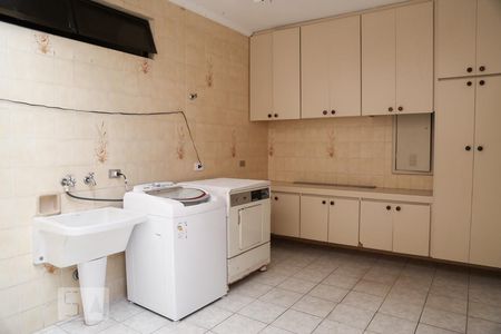 Casa à venda com 416m², 4 quartos e 6 vagasLavanderia