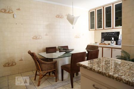 Casa à venda com 416m², 4 quartos e 6 vagasCozinha