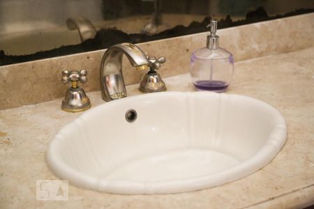 Casa à venda com 416m², 4 quartos e 6 vagasBanheiro da Suíte