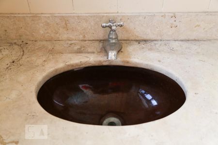 Casa à venda com 416m², 4 quartos e 6 vagasBanheiro da Piscina