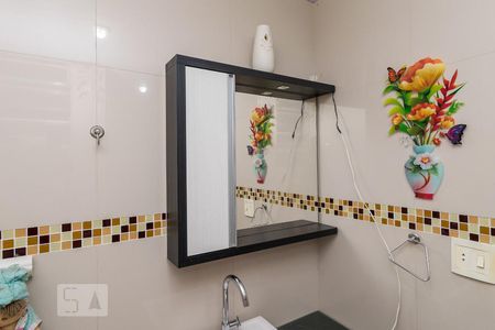 Apartamento à venda com 75m², 2 quartos e sem vaga Apartamento à venda com 75m², 2 quartos e sem vagaBanheiro - Armário e espelho