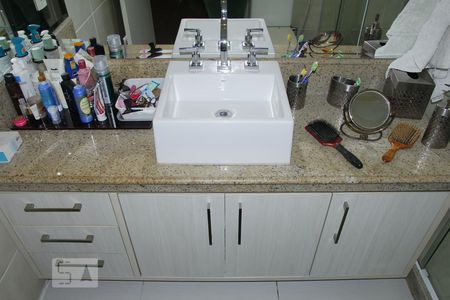 Apartamento à venda com 182m², 3 quartos e 2 vagasBanheiro da Suíte 2