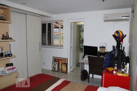 Apartamento à venda com 182m², 3 quartos e 2 vagasQuarto 3