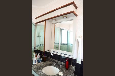 Apartamento à venda com 478m², 4 quartos e 3 vagas Apartamento à venda com 478m², 4 quartos e 3 vagasBanheiro da Suíte 2