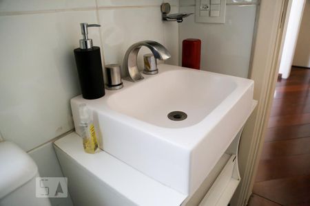 Apartamento à venda com 478m², 4 quartos e 3 vagas Apartamento à venda com 478m², 4 quartos e 3 vagasBanheiro da Suíte 1