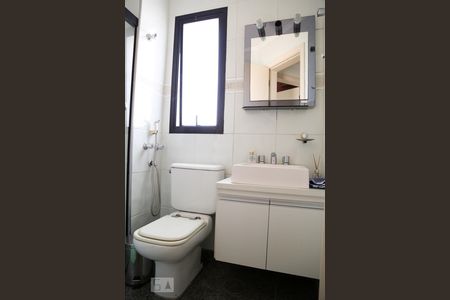 Apartamento à venda com 478m², 4 quartos e 3 vagas Apartamento à venda com 478m², 4 quartos e 3 vagasBanheiro 1