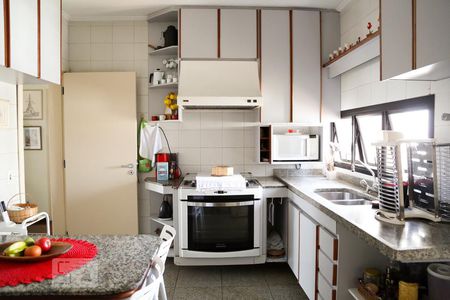 Apartamento à venda com 478m², 4 quartos e 3 vagas Apartamento à venda com 478m², 4 quartos e 3 vagasCozinha