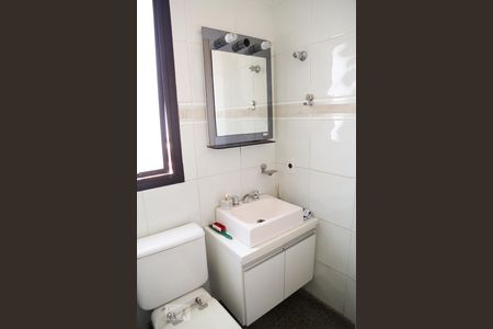 Apartamento à venda com 478m², 4 quartos e 3 vagas Apartamento à venda com 478m², 4 quartos e 3 vagasBanheiro 1