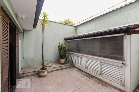 Casa à venda com 250m², 3 quartos e 6 vagas Casa à venda com 250m², 3 quartos e 6 vagasQuintal