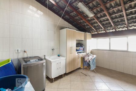 Casa à venda com 250m², 3 quartos e 6 vagas Casa à venda com 250m², 3 quartos e 6 vagasÁrea de serviço