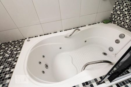 Casa à venda com 250m², 3 quartos e 6 vagas Casa à venda com 250m², 3 quartos e 6 vagasBanheiro suite