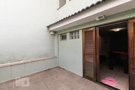 Casa à venda com 250m², 3 quartos e 6 vagas Casa à venda com 250m², 3 quartos e 6 vagasQuintal