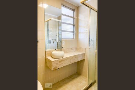 Banheiro  de apartamento para alugar com 2 quartos, 58m² em Vila Ipiranga, Porto Alegre