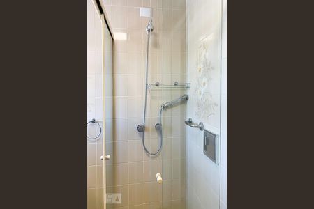 Banheiro  de apartamento para alugar com 2 quartos, 58m² em Vila Ipiranga, Porto Alegre