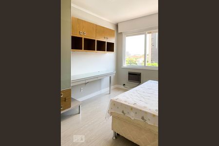 Quarto 2 de apartamento para alugar com 2 quartos, 58m² em Vila Ipiranga, Porto Alegre