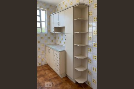 Cozinha  de apartamento para alugar com 2 quartos, 58m² em Vila Ipiranga, Porto Alegre