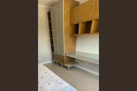 Quarto 2 de apartamento para alugar com 2 quartos, 58m² em Vila Ipiranga, Porto Alegre