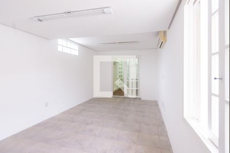 Casa à venda com 264m², 3 quartos e 3 vagasQuarto Suíte