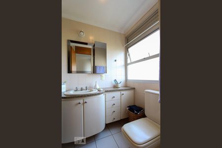 Apartamento à venda com 200m², 4 quartos e 3 vagasBanheiro da suíte 2