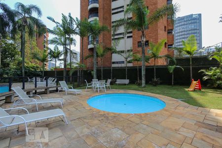 Apartamento à venda com 200m², 4 quartos e 3 vagasÁrea comum - Piscina