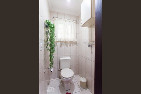 Casa de condomínio à venda com 220m², 3 quartos e 2 vagasLavabo