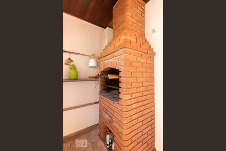 Casa à venda com 240m², 2 quartos e 2 vagas Casa à venda com 240m², 2 quartos e 2 vagasChurrasqueira