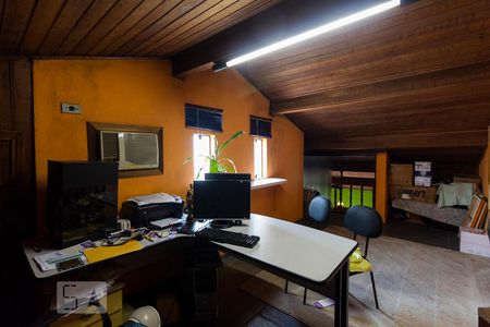 Casa à venda com 168m², 3 quartos e 2 vagasSótão