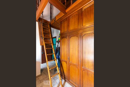 Casa à venda com 168m², 3 quartos e 2 vagasEscada do sótão