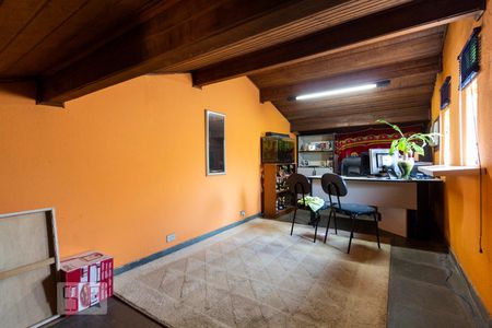 Casa à venda com 168m², 3 quartos e 2 vagasSótão