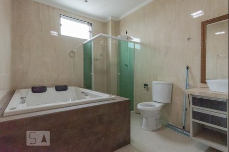 Casa à venda com 890m², 5 quartos e 7 vagas Casa à venda com 890m², 5 quartos e 7 vagasBanheiro da Suíte 2