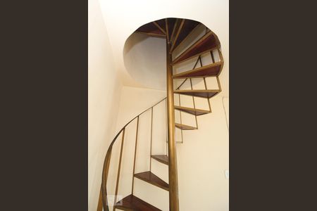 Apartamento à venda com 100m², 3 quartos e 1 vagaEscada 2 piso