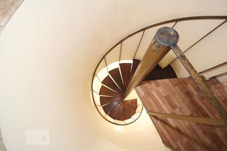 Apartamento à venda com 100m², 3 quartos e 1 vagaEscada 1 piso