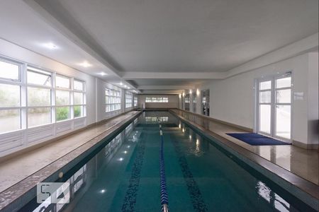 Apartamento à venda com 162m², 4 quartos e 3 vagas Apartamento à venda com 162m², 4 quartos e 3 vagasÁrea comum - Piscina