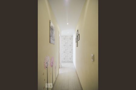 Apartamento à venda com 72m², 2 quartos e 1 vaga Apartamento à venda com 72m², 2 quartos e 1 vagaCorredor