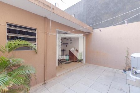 Casa à venda com 220m², 3 quartos e 2 vagas Casa à venda com 220m², 3 quartos e 2 vagasQuintal