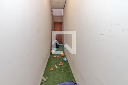 Casa à venda com 220m², 3 quartos e 2 vagas Casa à venda com 220m², 3 quartos e 2 vagasCorredor Lateral