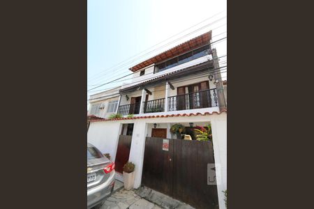 Casa à venda com 221m², 3 quartos e 2 vagasfrente da casa