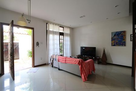 Sala de casa à venda com 3 quartos, 221m² em Pechincha, Rio de Janeiro
