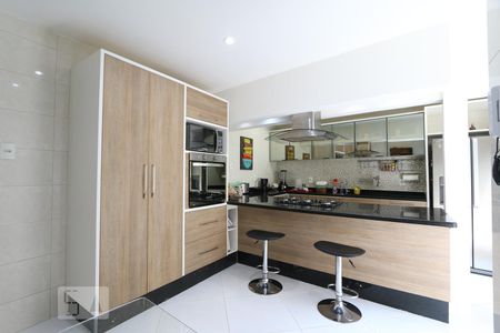 Casa à venda com 221m², 3 quartos e 2 vagasCozinha - Armários