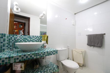 Casa à venda com 221m², 3 quartos e 2 vagasBanheiro Social